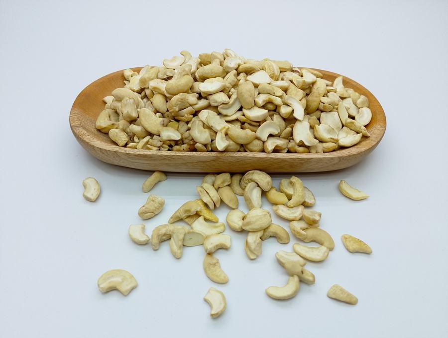 Kacang Mete Pecah Belah